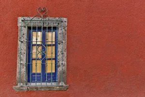 Images Dated 5th March 2015: San Miguel De Allende, Mexico. Colorful buildings and windows