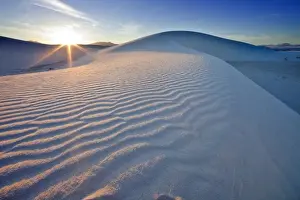 Images Dated 24th February 2009: Sand dunes at White Sands National Monument in New Mexico