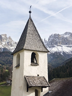 Sankt Zyprian (San Cipriano) near village Tiers, in the background Rosengarten