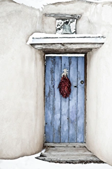 Images Dated 23rd December 2011: Santa Fe, New Mexico, United States. Traditional chili ristra hangs on door