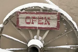 Images Dated 8th December 2009: Santa Fe, New Mexico, USA. Old western wagon wheel