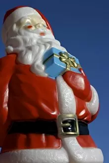 Images Dated 5th December 2005: Santa Fe, New Mexico, USA. Vintage Santa statue