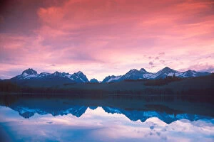 Images Dated 14th December 2005: Sawtooth mountains reflected in Little Redfish Lake near Stanley, Idaho