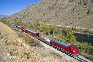 Images Dated 14th October 2007: Scenic Idaho train rides on the Thunder Mountain Liner, Horseshoe Bend Route