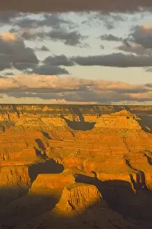 Images Dated 6th February 2009: Scenic landscape of the south rim of the Grand Canyon at sunset in wintertime, Grand