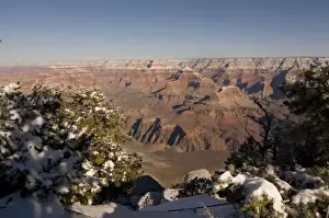 Images Dated 11th February 2009: Scenic snowy winter landscape along the south rim of the majestic Grand Canyon, Grand
