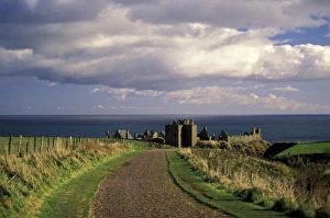 Scot Land Prints: Scotland, Aberdeen, Stonehaven. Dunnotar Castle