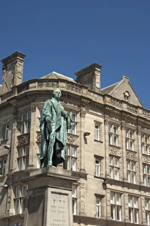 Images Dated 24th May 2011: Scotland, Edinburgh. Historic George Street, statue of Pitt