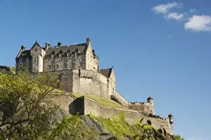 Images Dated 22nd May 2011: Scotland, Edinburgh. Historic hilltop Edinburgh Castle