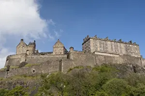 Images Dated 24th May 2011: Scotland, Edinburgh. Historic hilltop Edinburgh Castle