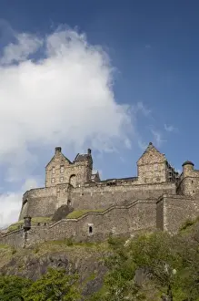 Images Dated 24th May 2011: Scotland, Edinburgh. Historic hilltop Edinburgh Castle
