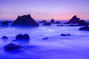 Images Dated 11th February 2012: Sea stacks at dusk, El Matador State Beach, Malibu, California USA