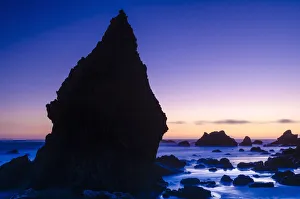 Images Dated 11th February 2012: Sea stacks at dusk, El Matador State Beach, Malibu, California, USA