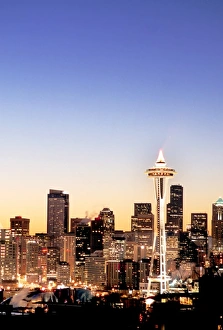 Images Dated 15th November 2007: Seattle skyline at Christmas