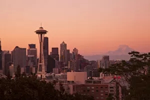 Cityscapes Collection: Seattle, Washington State. Skyline at night from Queen Annes Hill with Space Needle