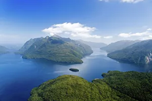 Secretary Island (centre), Doubtful Sound (left), Thompson Sound (right) Secretary Island (centre), Doubtful Sound (left), Thompson Sound (right)