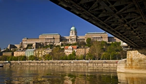 Images Dated 12th April 2007: Seeing the sites of Budapest Hungary from the Danube River