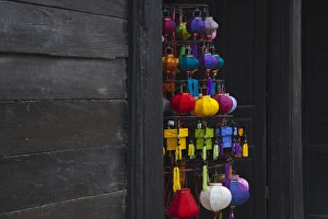 Quang Nam Prints: Selling colorful lanterns in Hoi An Ancient Town, UNESCO World Heritage site