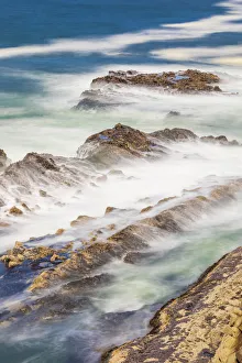 Images Dated 8th September 2021: Shore Acres State Park, Oregon, USA. Blur of waves flowing over rocks