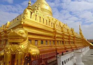 Images Dated 21st December 2007: Shwezigon Pagoda in Bagan, Bagan (Pagan), Myanmar (Burma)