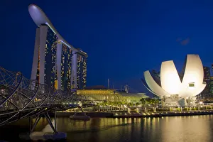 Lighting Prints: Singapore. Marina Bay Sands Hotel and Science Center at night