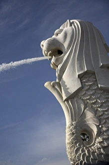 Images Dated 22nd March 2007: Singapore. Merlion statue in the Merlion Park