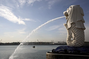 Images Dated 22nd March 2007: Singapore. Merlion statue in the Merlion Park