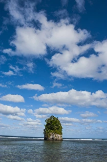 Images Dated 26th June 2011: Single rock at coconut point in Tutuila island, American Samoa, South Pacific