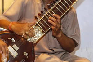 Images Dated 26th September 2005: Sitar player, Varanasi, India