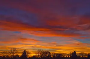 Winnipeg Prints: Sky at sunset. Credit as: Mike Grandmaison / Jaynes Gallery / DanitaDelimont