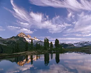 Images Dated 24th August 2004: Under a sky of wispy clouds, Mount Garibaldi towers over Elfin Lakes in Mount Garibaldi