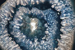 Images Dated 12th August 2021: Sliced rock crystals