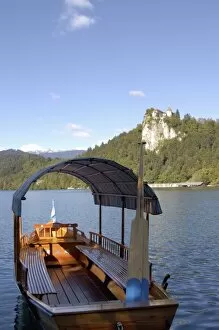 Images Dated 26th September 2004: Slovenia, Bled, Lake Bled, pletna boat and Bled Castle