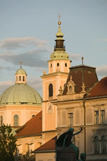 Images Dated 23rd May 2004: SLOVENIA-Ljubljana (Slovenian Capital): Cathedral of St. Nicholas / Sunset