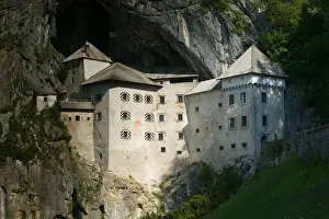 Images Dated 31st May 2004: SLOVENIA-NOTRANJSKA-Predjama Castle: 16th century Predjama Castle perched atop