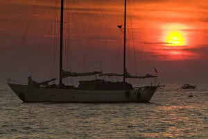Images Dated 30th May 2004: SLOVENIA-PRIMORSKA-Piran: Piran Harborfront - Yacht & Sunset