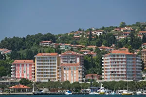Images Dated 30th May 2004: SLOVENIA-PRIMORSKA-Portoroz: Resort Hotels along Portoroz Bay