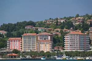 Condominium Prints: SLOVENIA-PRIMORSKA-Portoroz: Resort Hotels along Portoroz Bay