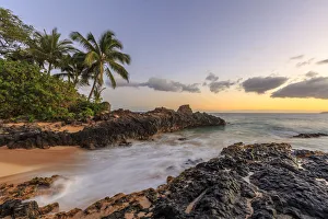Images Dated 17th February 2016: Small beach in Makena area, Maui, Hawaii, USA