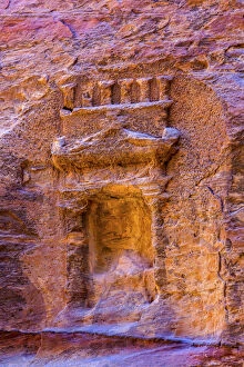 Jordan Gallery: Small Rose Red Rock Tomb Outer Siq Canyon Petra Jordan
