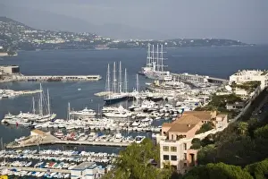 Images Dated 31st October 2006: Small sculpture at the Palace and fortress museums of Monte-Carlo in Monaco. Coastline