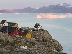 Images Dated 2017 August: Small town of Uummannaq and glaciated Nuussuaq Peninsula in the background. Greenland