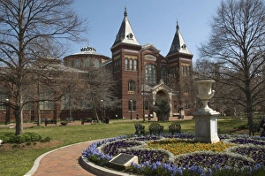 Images Dated 15th February 2007: Smithsonian Castle, National Mall National Park, Washington D.C. USA