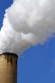 Images Dated 5th November 2011: Smoke and steam emission at the TECO Tampa Electric Big Bend Power Station located in Apollo Beach