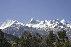 Images Dated 11th May 2005: Snow-capped Andes Mountains, Vicos, Peru