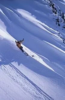 Snowboarded rides a ridgeline in Big Cottonwood on his Voile Splitboard, Wasatch-Cache N
