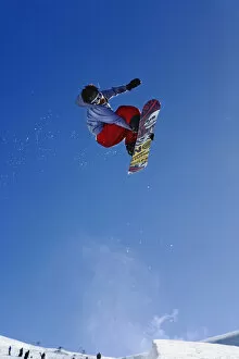 Images Dated 31st October 2005: Snowboarder jumping in halfpipe, Klein Matterhorn, Zermatt, Switzerland, Model Released