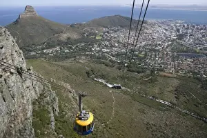 Images Dated 26th November 2004: South Africa, Cape Town, Table Mountain National Park, Cable Car to summit of Table