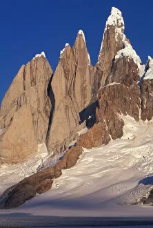 Images Dated 27th January 2005: South America, Argentina, Los Glaciares NP, Cerro Torre and Torre Egger, in Cerro