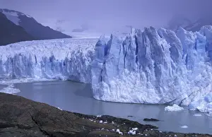 Images Dated 4th December 2003: South America, Argentina, Patagonia Parque Nacional los Glaciares, Moreno Glacier